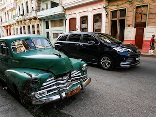 Tens of thousands of vintage cars—gas-guzzlers older than the average inhabitant—still circulate in Cuba, where many make a living as mechanics keeping the old engines running. 
Image: Yamil Lage / AFPÂ©