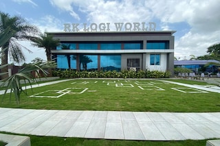 Workers clean photovoltaic panels inside a solar power plant in Gujarat, India.
Image: Reuters/Amit Dave