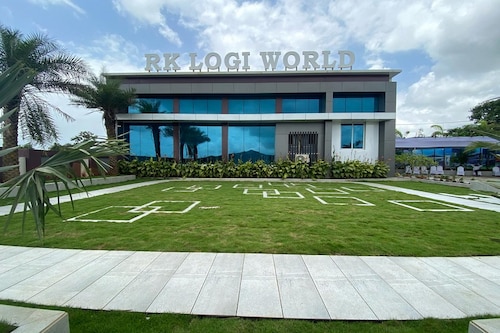 Workers clean photovoltaic panels inside a solar power plant in Gujarat, India.
Image: Reuters/Amit Dave