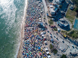 Rio de Janeiro, Brazil during a heatwave Rio de Janeiro, Brazil during a heatwave
Image: Terico Teixeire / AFP©