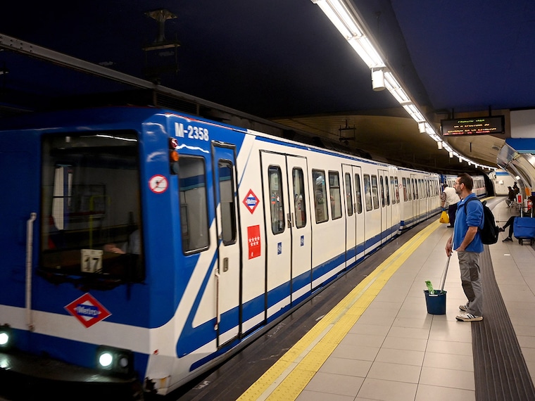(File) Commuters wait for the metro in Madrid.
Image: Gabriel Bouys / AFP
