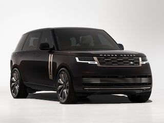 Britain"s Sophie, Duchess of Edinburgh (R) and co-founder of Domaine Evremond, Patrick McGrath (L) tour the vineyards of Domaine Evremond in Chilham, in south east England.
Photography Ben STANSALL / AFP©