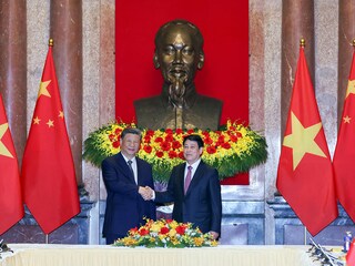 Vietnam’s President Luong Cuong (R) and Chinese President Xi Jinping shake hands at the Presidential Palace in Hanoi on April 15, 2025.
Image: Minh Hoang / Pool / AFP