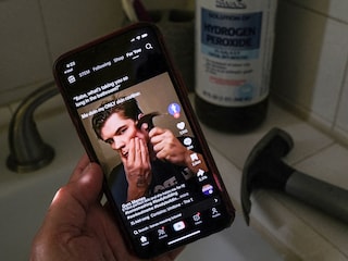 Looksmaxxing influencers—part of an online ecosystem dubbed the "manosphere"—have surged in popularity across social media, capitalizing on the insecurities of young men eager to boost their physical attractiveness to women.
Image: Chris Delmas / AFP