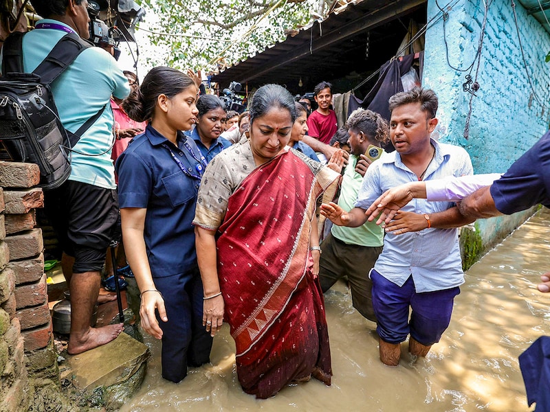 Delhi Chief Minister Rekha Gupta reviews flood management and preparedness measures in the Yamuna Bazar area after the water level of the Yamuna river reached 205.79 metres, in New Delhi on August 19, 2025.