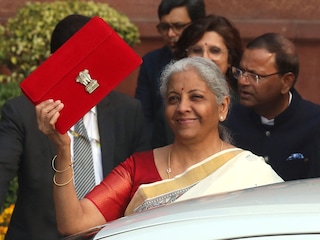 The government’s focus on fiscal health has been evident in its unwavering commitment to lower the fiscal gap after it widened to 9.1 percent in FY21 on account of the unprecedented coronavirus pandemic which brought the global economy to a standstill.
Image: Altaf Hussain/ Reuters