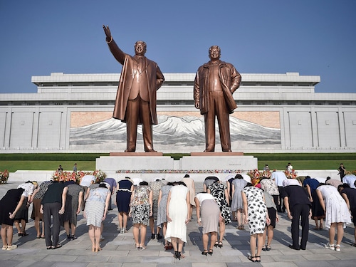 People paying their respects before the statues of late North Korean leaders Kim Il Sung and Kim Jong Il at Mansu Hill
Image: Kim Won Jin / AFP© People paying their respects before the statues of late North Korean leaders Kim Il Sung and Kim Jong Il at Mansu Hill
Image: Kim Won Jin / AFP©
