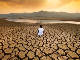 Climate change is driving an increasing number of deadly heatwaves across the world, exposing a growing number of people to conditions that test the limits of human endurance.
Image: piyaset / Getty Images