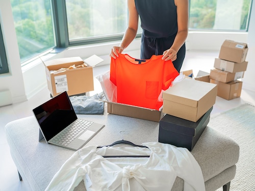 Up to 30 percent of fashion items bought on the internet are sent back, according to a late 2024 study by consulting firm McKinsey and the Business of Fashion website—not least because "clients are buying several sizes or styles and returning most of them".
Image: Shutterstock