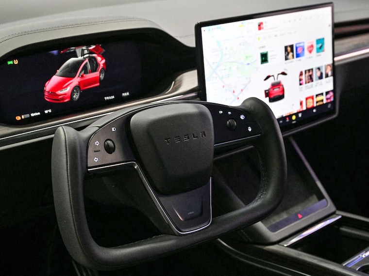 US electric vehicle giant Tesla has started offering advanced self-driving functions for its cars in China, including autopilot on city streets, the company announced on February 25. 
Image: Hector Retamal / AFPÂ©