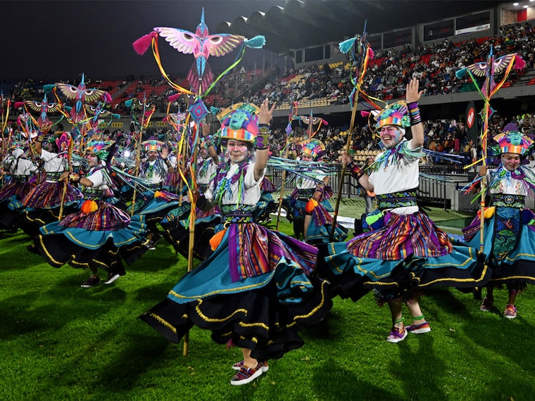 Revelers perform as they take part in a parade during the "Blacks and Whites" carnival in Pasto, Colombia on January 3, 2025. - The Blacks and Whites carnival has its origins in a mix of Andean, Amazonian and Pacific cultural expressions, and it celebrates the ethnic diversity in the region and was proclaimed by UNESCO as intangible cultural heritage in 2009.