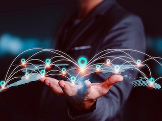 For leaders, the key to global teams that work lies in developing cultural intelligence (CQ) and the flexibility to adapt leadership styles based on cultural contexts.
Image: Shutterstock