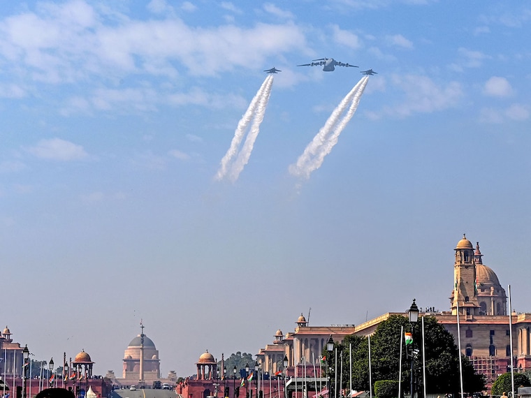 Indian Air Force fighter jets fly past during the rehearsal for the upcoming Republic Day parade at Kartavya Path on January 21, 2025, in New Delhi, India.