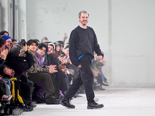 Creative director Glenn Martens acknowledges the audience at the end of the Y/Project"s Womenswear Fall-Winter 2023-2024 collection show during Paris Fashion Week in Paris, on March 7, 2023.
Image: Julien De Rosa / AFP©