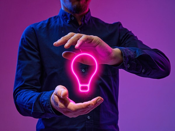 Innovation is typically done by knowledge workers who are hired to perform assigned tasks, with the hope that they will exchange information and come up with new ideas.
Image: Shutterstock