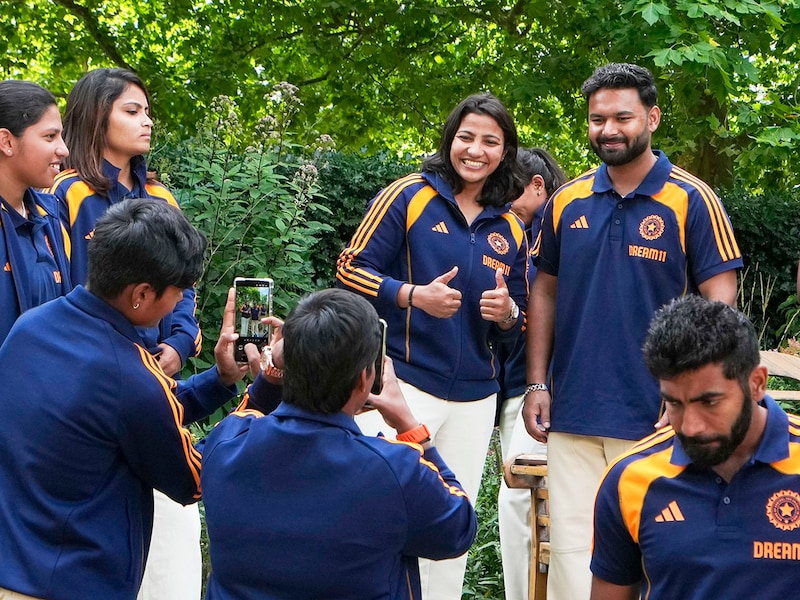 India"s Sneh Rana and Rishabh Pant pose for pictures during a meeting of members of the Indian men"s and women"s cricket teams with King Charles III at the Clarence House, in London, Tuesday, July 15, 2025.