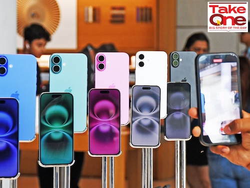 US accounts for around 25 percent of iPhone shipments, at around 60 million units per year. 
Image: Ashish Vaishnav/SOPA /LightRocket via Getty Images