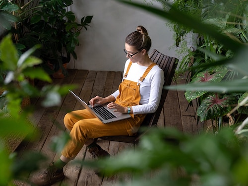 Thanks to the pandemic experience, most large corporations are now equipped to handle the logistical challenges and digital infrastructure necessary for WFH.
Image: Shutterstock