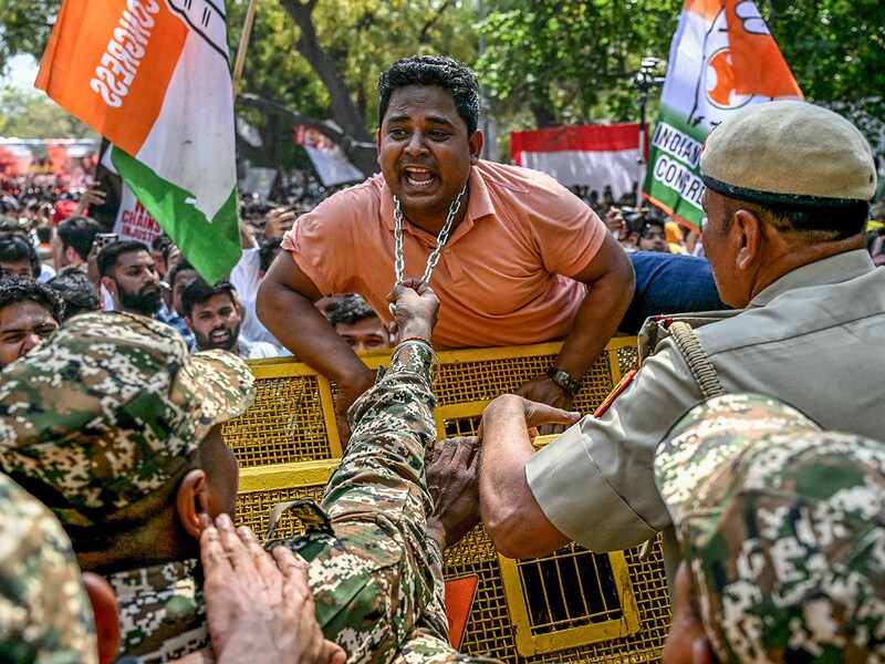 Security personnel detain members of the Indian Youth Congress (IYC) in New Delhi on March 25, 2025, during a protest against the union government, condemning the rise in unemployment.