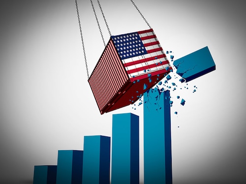 Americans import more goods from abroad than they export, contributing to a widening trade deficit.
Image: Shutterstock