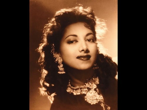  <strong>Suraiya</strong><br />In this still, actor-singer Suraiya has been highlighted using &lsquorim lighting&rsquo (also called hair lights), a technique used to outline the subject                        