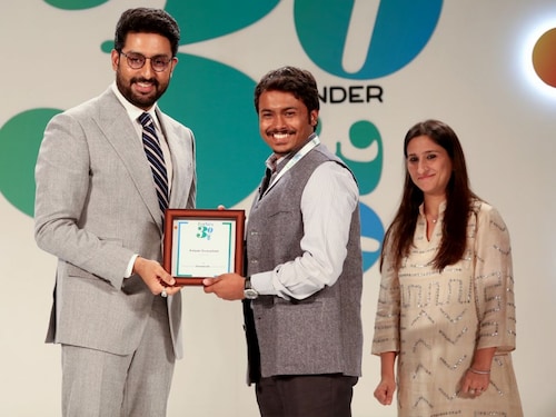  <p>Actor Abhishek <span>Bachchan </span>and Forbes India CEO Priyanka Kaul  felicitate Kalyan Sivasailam, Co-Founder &amp CEO, 5C Network at the Forbes India"s 30 Under 30 soir&eacutee, winner in the Healthcare category</p>