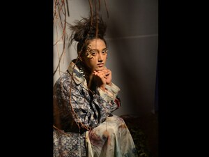  Offering a range that was flamboyant yet eccentric with structured moulding and handmade texturing, Yadvi Agarwal showcased silks in one-thread embroidery.