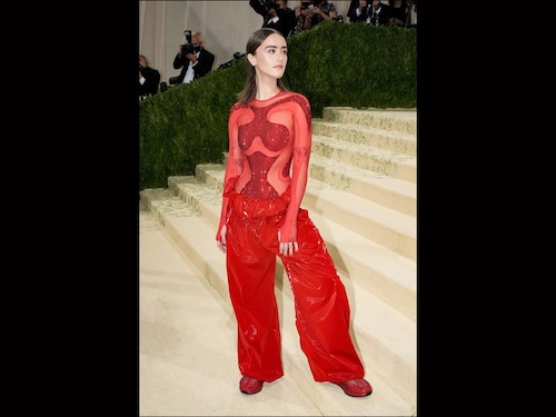  <p>Ella Emhoff, artist and US vice president Kamala Harris" stepdaughter, mixed comfort with chic in this red number by Stella McCartney for Adidas. A diamond mesh top, shiny trousers and embellished sneakers paid homage to the American street style.</p>