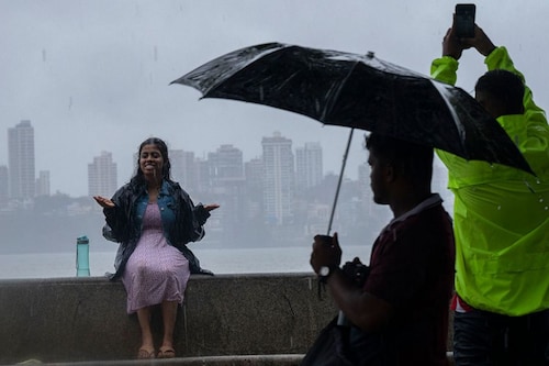 <p>Pedestrians enjoy the rain at Marine Drive on June 25, 2023, in Mumbai, India. According to IMD, the monsoon&rsquos entry over Mumbai was delayed by two weeks.</p> <p>Pedestrians enjoy the rain at Marine Drive on June 25, 2023, in Mumbai, India. According to IMD, the monsoon&rsquos entry over Mumbai was delayed by two weeks.</p>