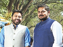 Ashutosh Vikram, Kartheeswaran KK