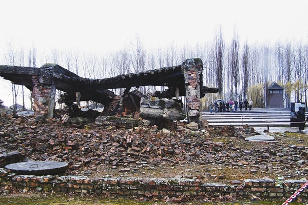 mg_29282_birkenau_gas_chamber_280x210.jpg