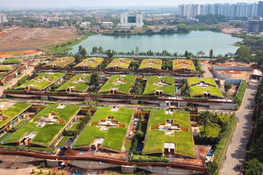 Total Architecture: Different Kind of Builders