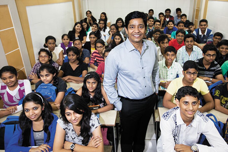 Mahesh Tutorials: Looking Beyond Classrooms