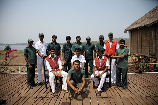 mg_77007_bison_wildlife_resort_staff_280x210.jpg