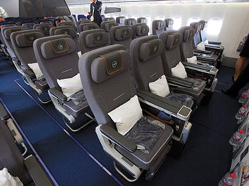 Lufthansa catches up, hopes to cash in with premium economy segment