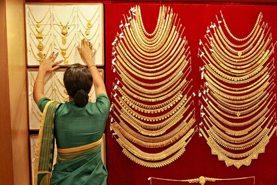 Jaitley encourages buying and selling of gold