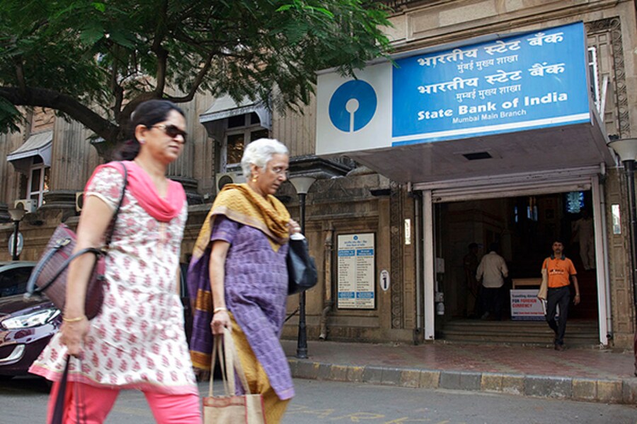 SBI FY17 Q1 net profit down by 32%, provisions rise