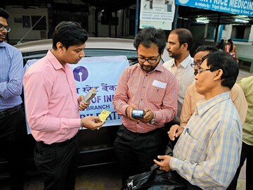 Demonetisation gives a boost to banks, fintech companies