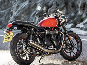 Motorcycle: Triumph Bonneville Street Twin