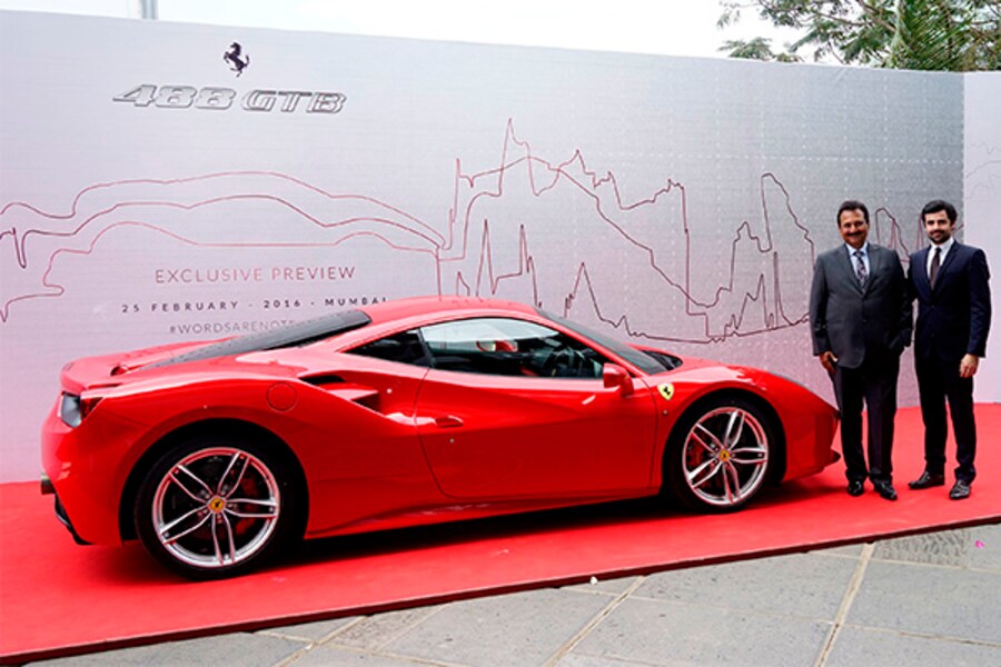 Ferrari 488 GTB zooms into Mumbai