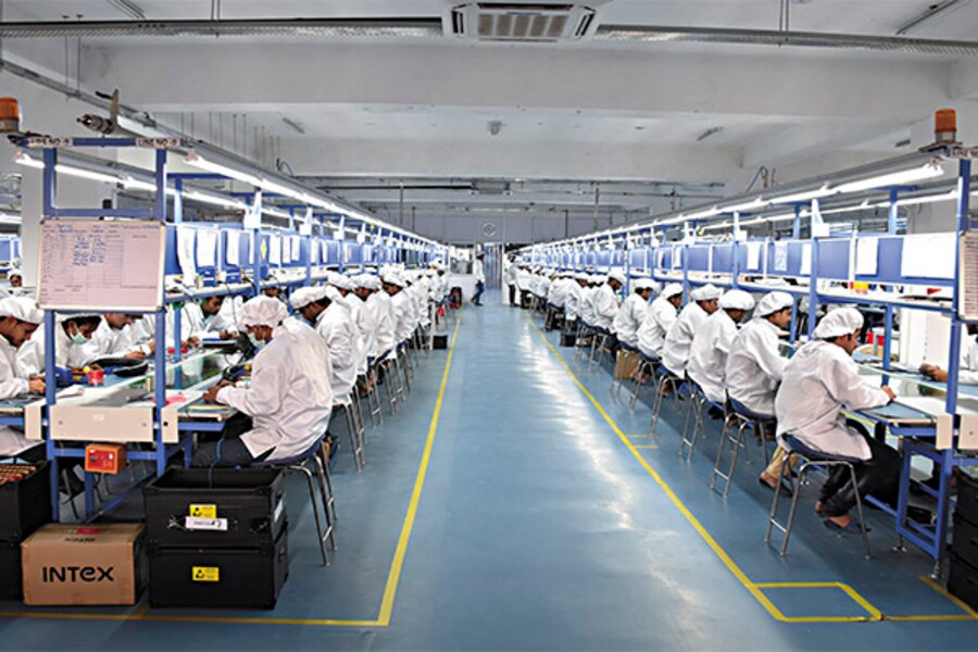 As competition heats up, Intex's Bansals make some clever calls