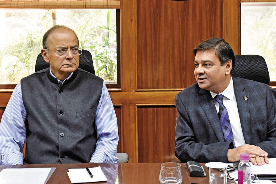 g_110445_urjitpatelandarunjaitley-916580224-1024x1024_280x210.jpg