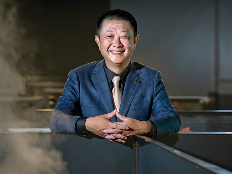 China's restaurant chain, Haidilao, is as much about its manicures as its meals