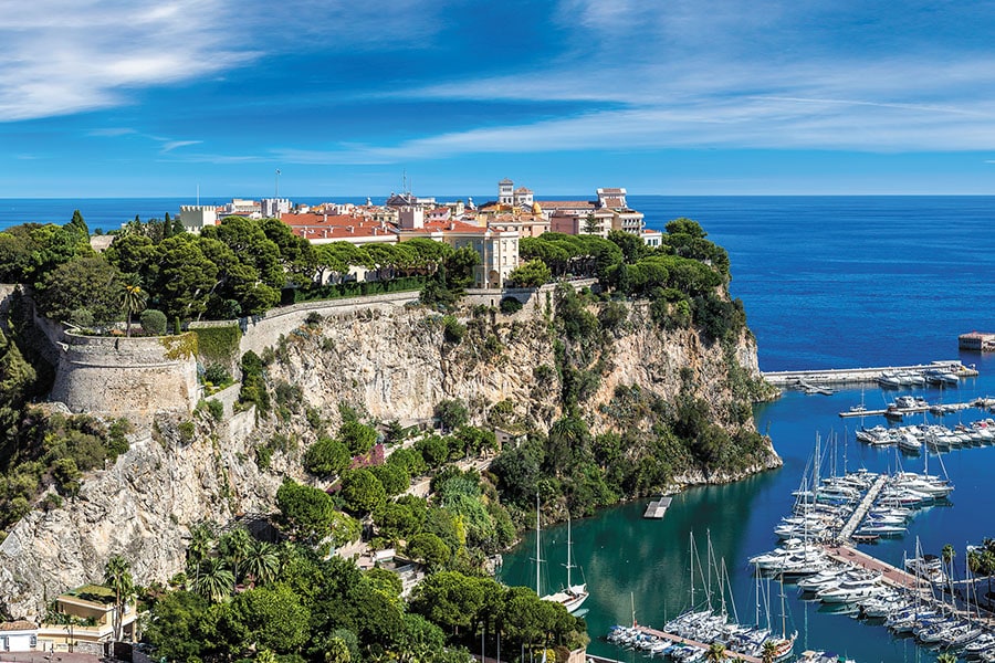 g_112505_panoramic-view-of-prince-s-palace-in-monte-carlo-in-a-summer-day-monaco-351221411_280x210.jpg