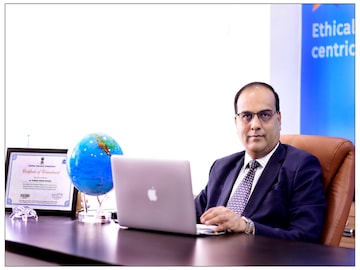 Dr. Tushar Vinod Deoras: India's top career counsellor with social cause