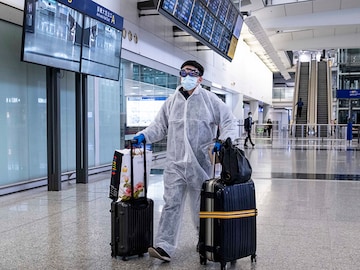 Goggles and Ponchos: Airport looks in the thick of a pandemic