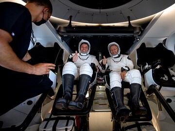 Photo of the Day: SpaceX makes historic water landing