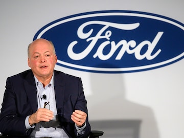 Ford, struggling in a changing industry, replaces its CEO