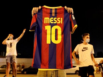 Photo of the day: Messi fans protest at Camp Nou