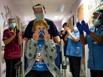 Photo of the Day: 90-yr-old gets the first Pfizer Covid-19 vaccine in the UK